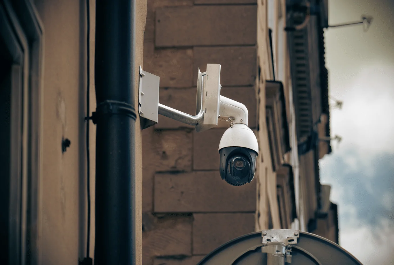 Illustration de l’article « Vidéosurveillance dans les restaurants : ce que les sanctions de la CNIL rappellent aux professionnels »