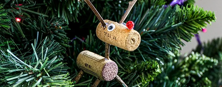 Illustration de l’article « Upcycling en CHR : Décorations de Noël & décos temporaires durables »